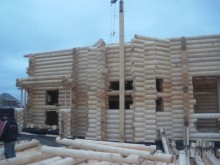 Строительство второго этажа дома из оцилиндрованного бревна